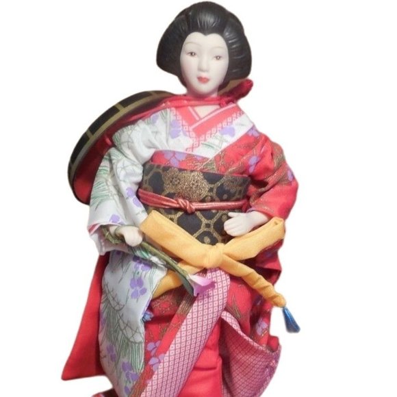 Avon International Doll Figurine  1990 "Masako from Japan" with Stand - Picture 2 of 12